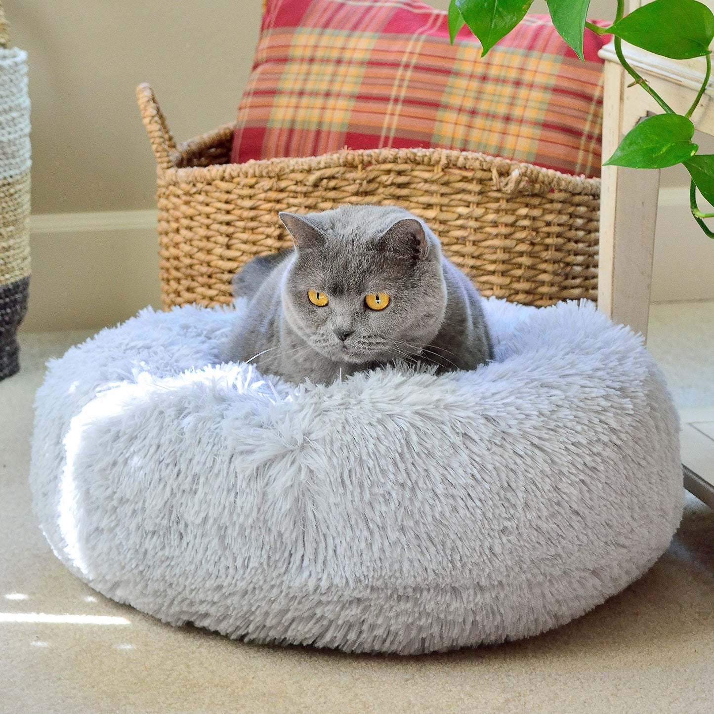 Round Calming Donut Pet Bed – Fluffy Soft Dog & Cat Bed for Small Pets, Anti-Anxiety Cozy Nest for Sleeping & Cuddling, 20/25 Inch Diameter