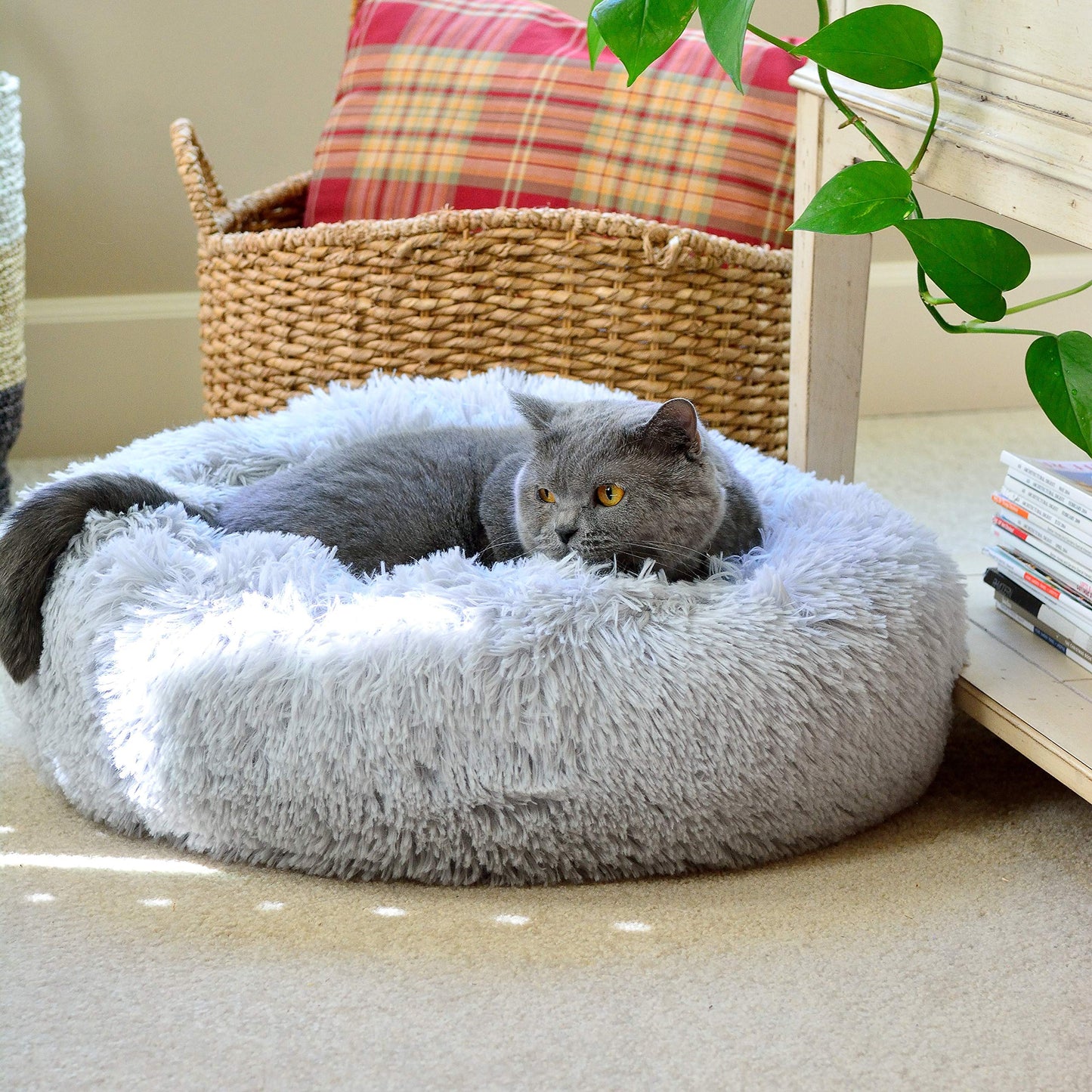 Round Calming Donut Pet Bed – Fluffy Soft Dog & Cat Bed for Small Pets, Anti-Anxiety Cozy Nest for Sleeping & Cuddling, 20/25 Inch Diameter